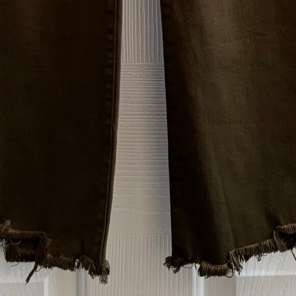 NWOT SNEAK PEEK WOMANS JEANS MIDRISE STRAIGHT LEG OLIVEGREEN FRAYED HEM SZ 7/W28 - Picture 4 of 9